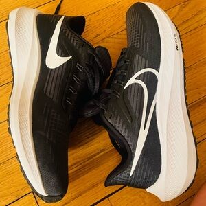 Woman’s Nike Air Zoom Pegasus 39